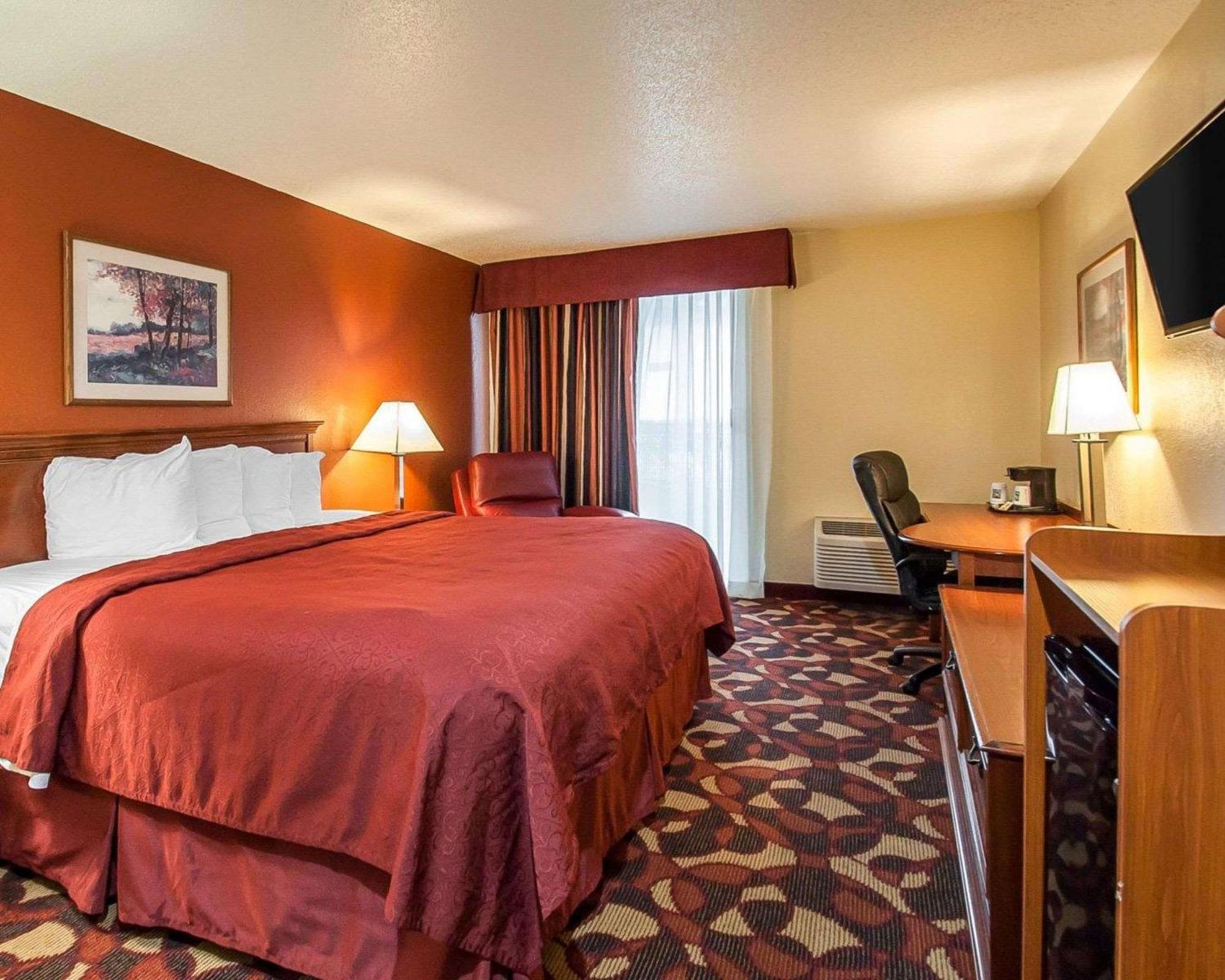 Quality Inn & Suites Kansas City I-435N Near Sports Complex Exterior foto